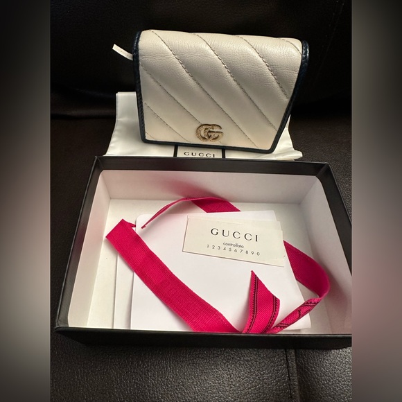 Authentic GG MARMONT CARD CASE WALLET - Picture 3 of 4